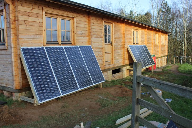 1.6kW off-grid solar power system by Photonic Universe